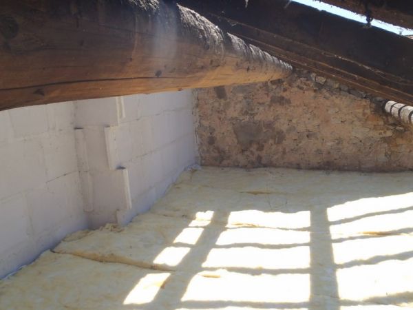 Pose de l'isolation en laine de verre à Marseille 13